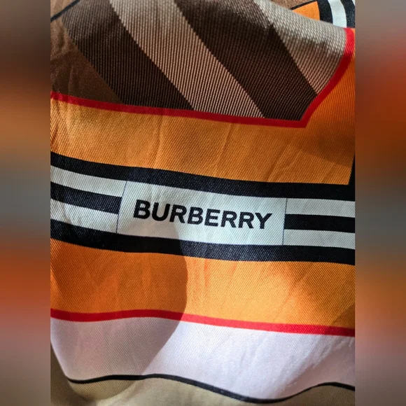 BURBERRY 90×90cm Multicolor Geometric Silk Scarf BURBERRY 90×90cm Multicolor Geometric Silk Scarf main image 4